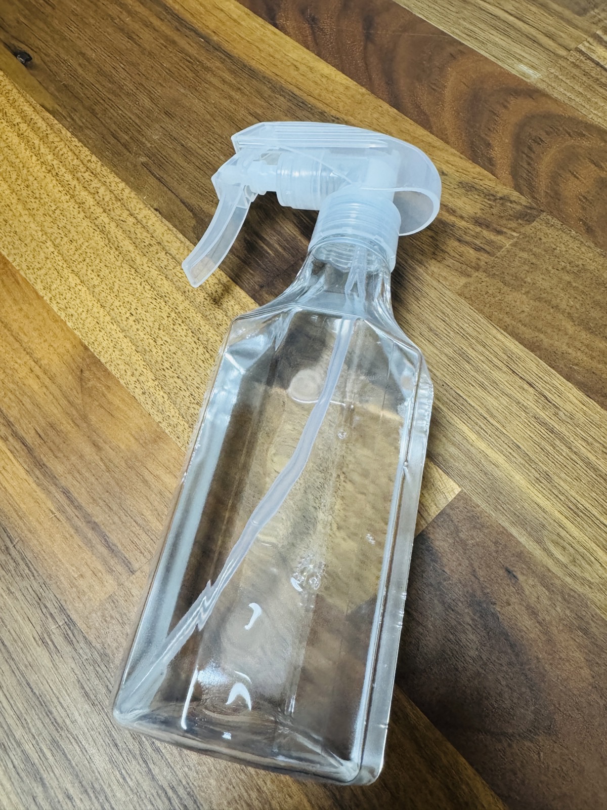 買ってよかった冷感スプレー。詰め替えて使っているスプレーボトル